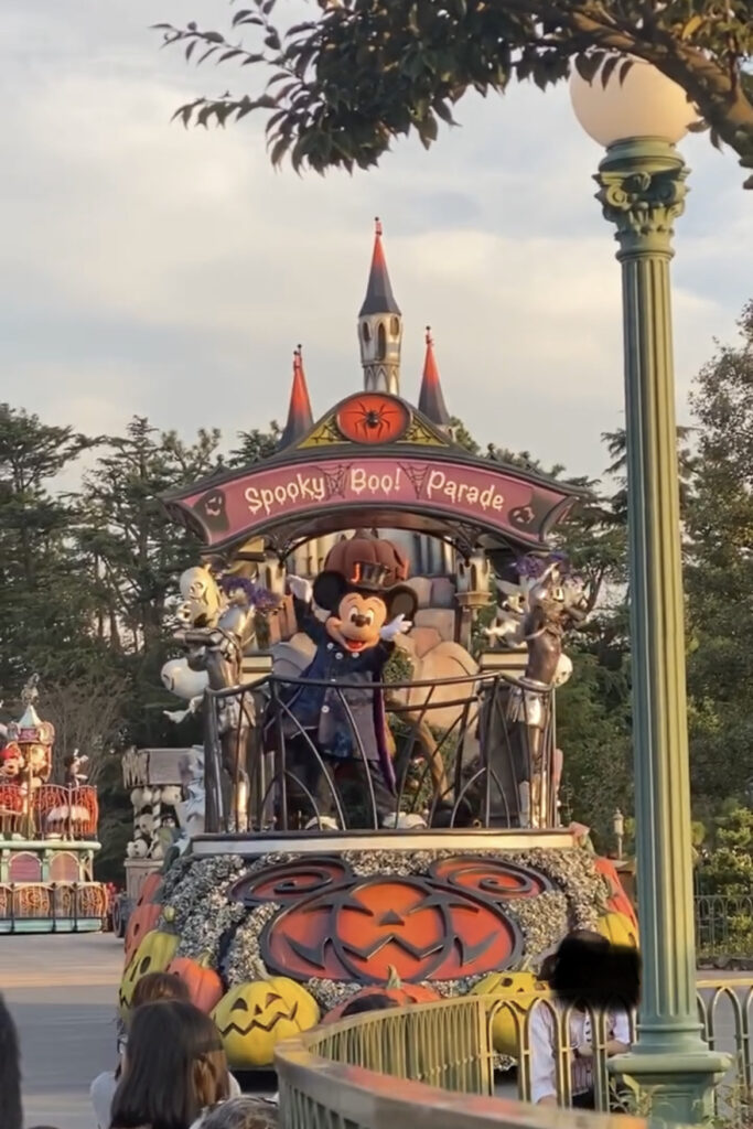 Tokyo Disneyland parade 
spooky boo parade