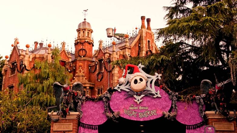 Tokyo Disneyland attraction Haunted Mansion "Holiday Nightmare"