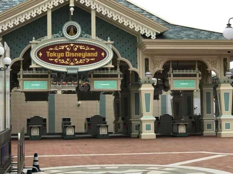 Tokyo Disneyland entrance closed