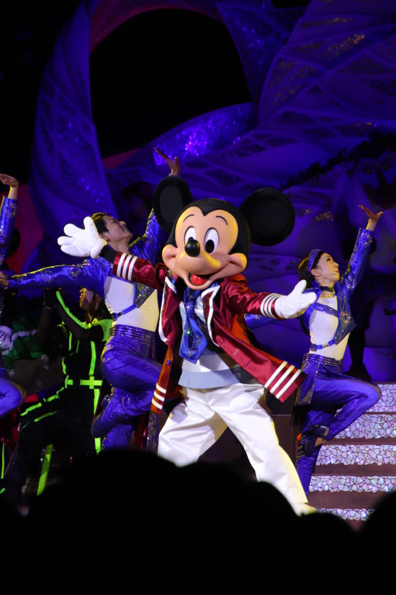 Tokyo Disneyland show Dance the Globe!