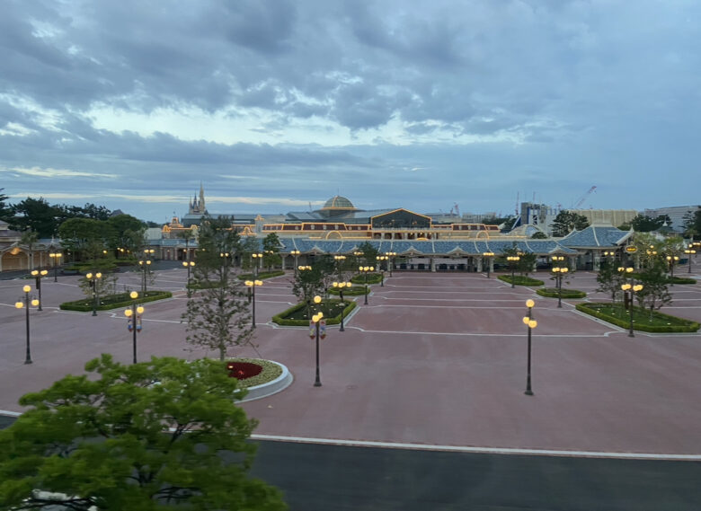 Tokyo Disneyland entrance