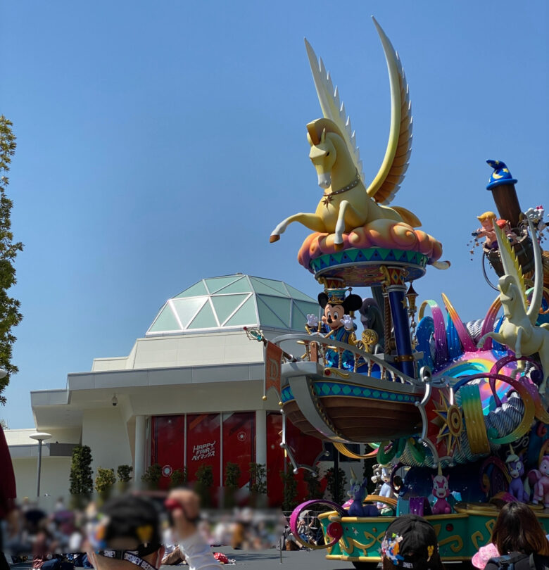 Tokyo Disneyland parade dreaming up!