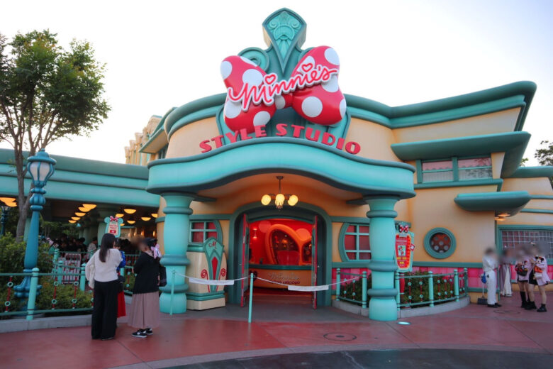 Tokyo Disneyland character greeting Minnie's style studio