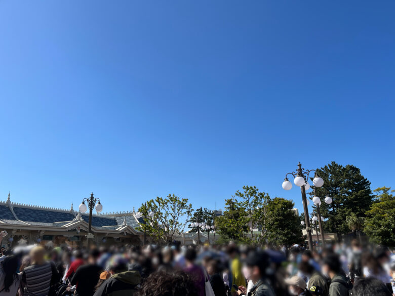 Tokyo Disneyland entrance queue line