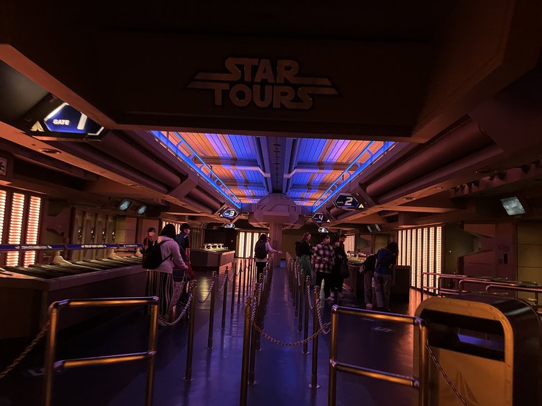 東京ディズニーランドのスター・ツアーズ搭乗ロビー