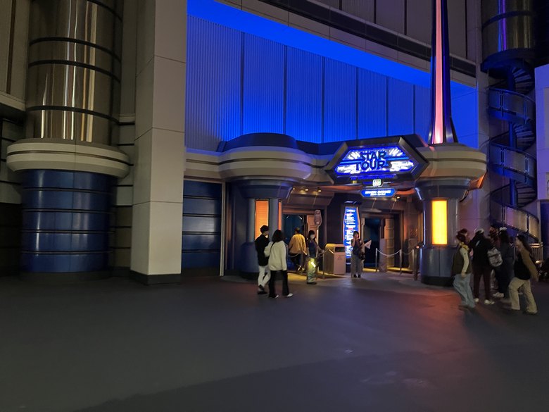 夜の東京ディズニーランド・トゥモローランド