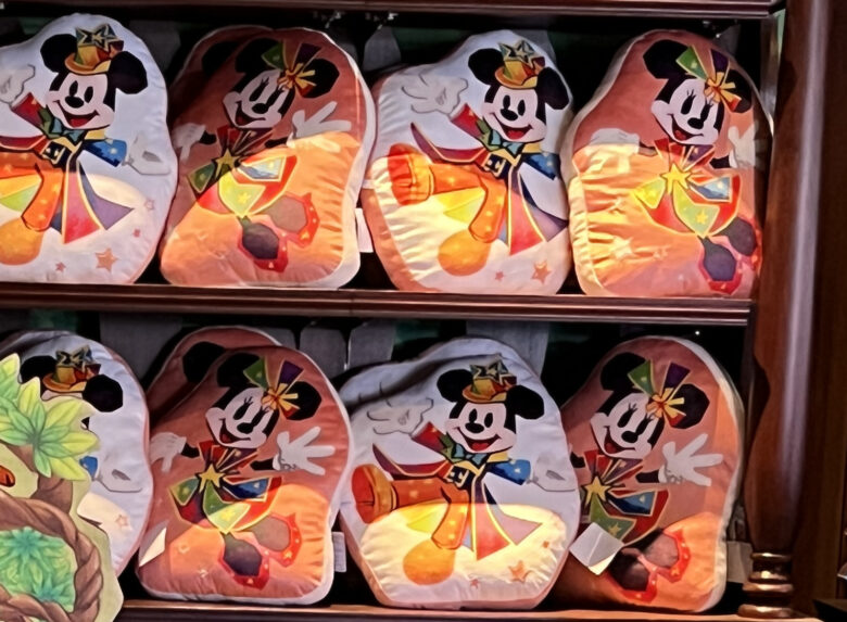 Tokyo Disneyland shop Jungle Carnival free gift
