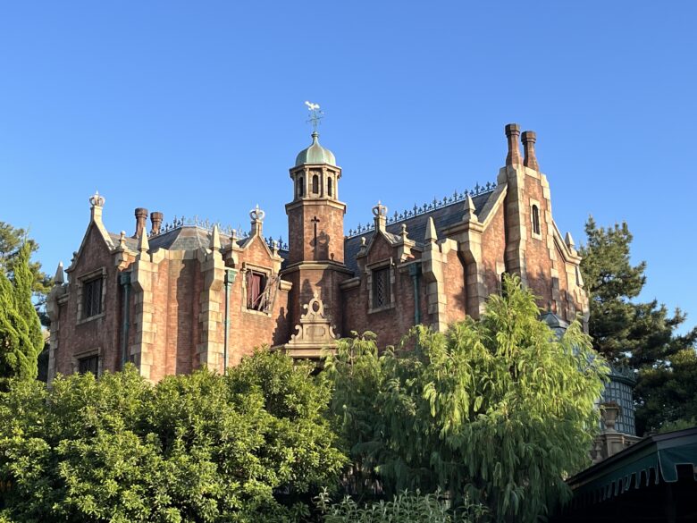 Tokyo Disneyland attraction haunted Mansion
