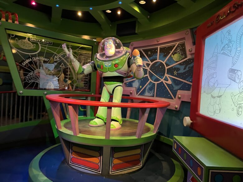Tokyo Disneyland attraction 
buzz lightyear astro blaster