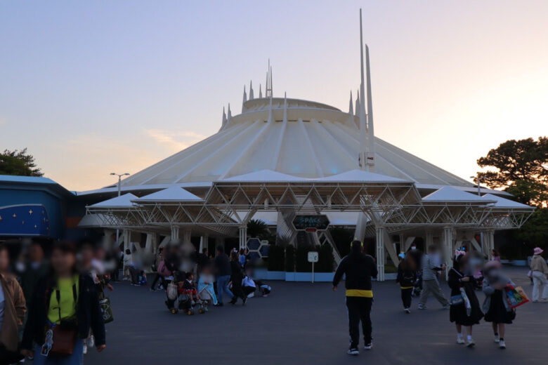 Tokyo Disneyland attraction space mountain