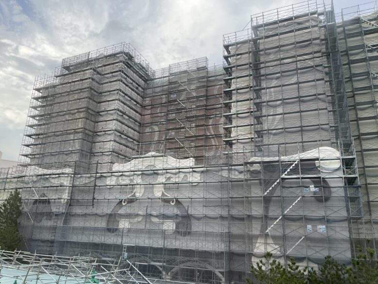 Tokyo DisneySea Fantasy Springs Hotel under construction
