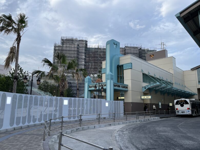 Tokyo DisneySea Fantasy Springs Hotel under construction ( Disneyresort line bayside station)