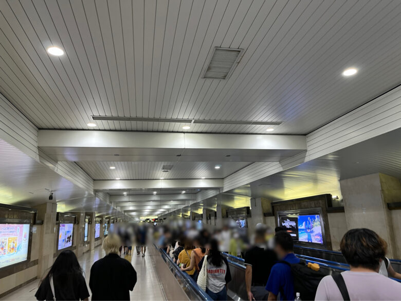 Transfer passage to JR Keiyo Line in Tokyo station