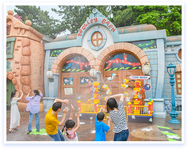 Tokyo Disneyland drenched toontown