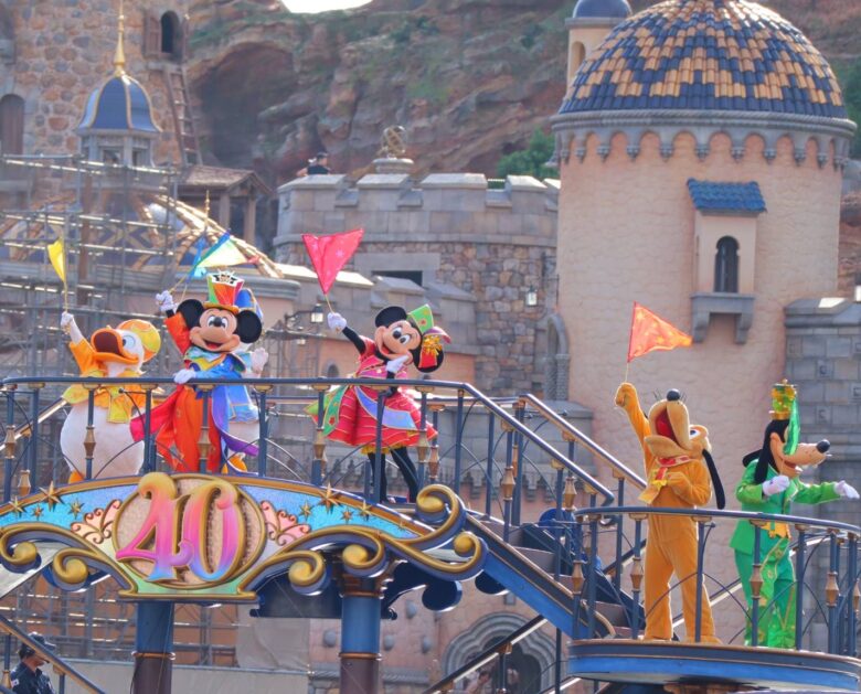 Tokyo Disneysea show let's celebrate with color