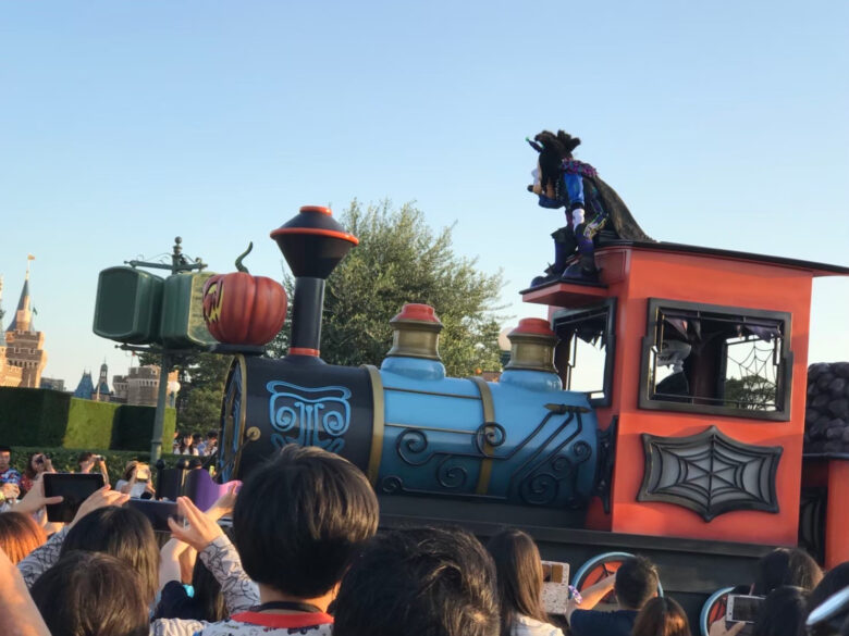 Tokyo Disneyland
Halloween parade Spooky “Boo!” Parade