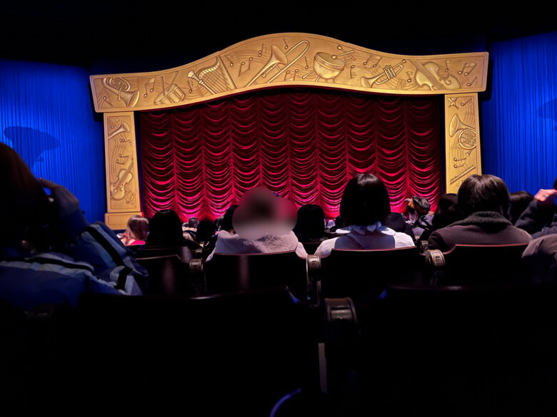 Tokyo Disneyland attraction mickey's philharmagic Inside the theater