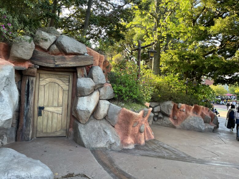 Tokyo Disneyland attraction splash mountain exit