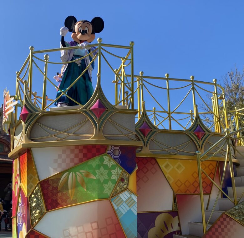 Tokyo Disneyland parade new years greeting