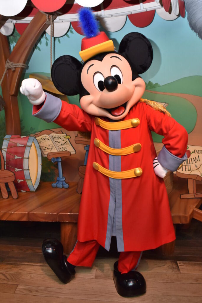 Tokyo Disneyland character greeting Mickey's House and Meet Mickey 
Mickey's big concert