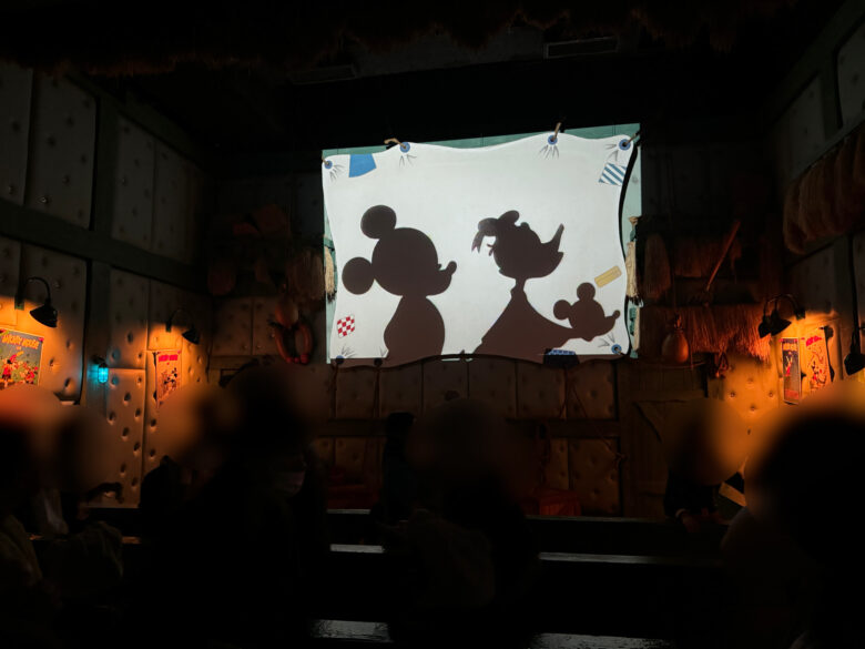 Tokyo Disneyland character greeting Mickey's House and Meet Mickey