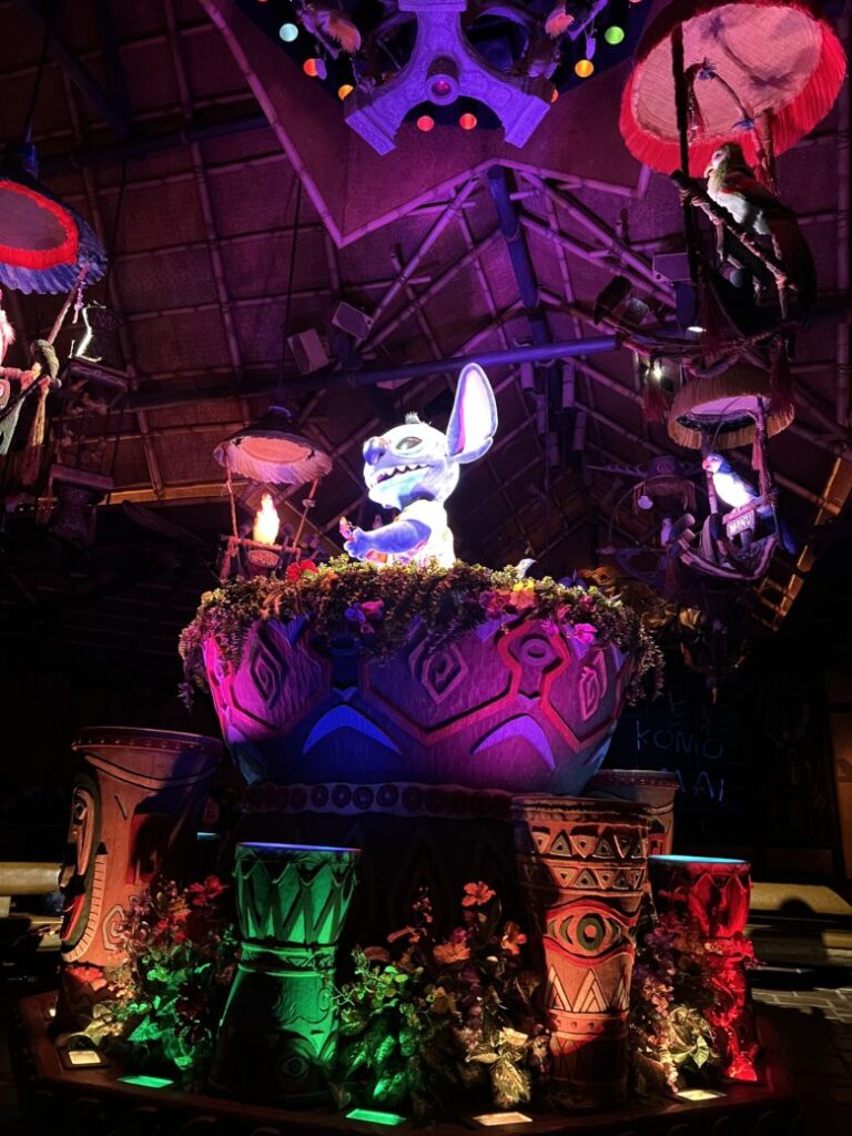 Tokyo Disneyland attraction　Enchanting Tiki Room: Stitch Presents “Aloha e Como Mai!”