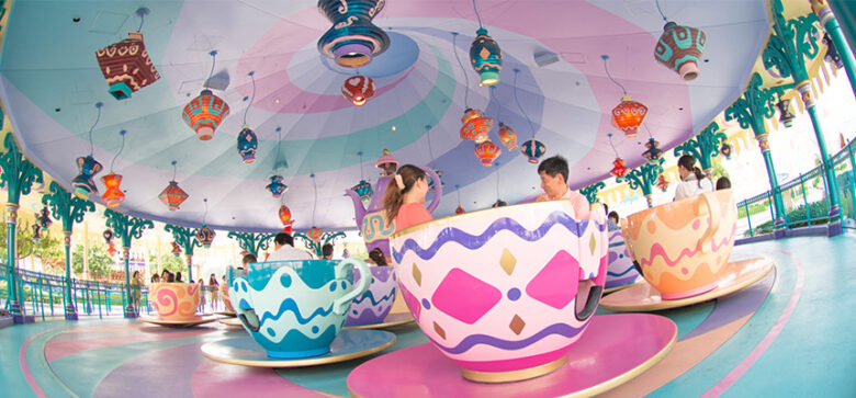 Tokyo Disneyland attraction alice's tea party