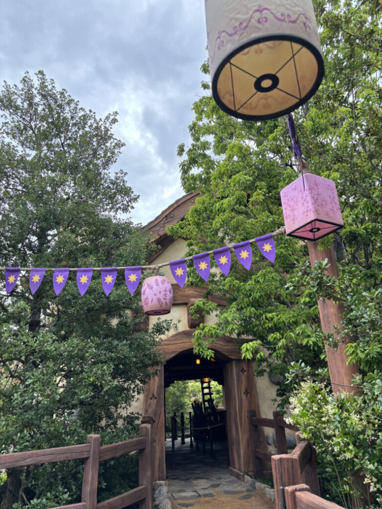 Tokyo Disneysea attraction Rapunzel's Lantern Festival