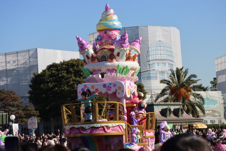 Tokyo Disneyland parade It's a Sweets Full Time!