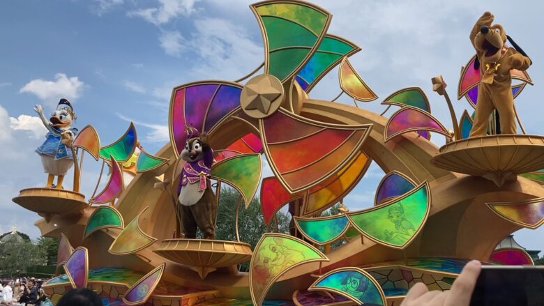東京ディズニーランドのパレード「ディズニー・ハーモニー・イン・カラー」