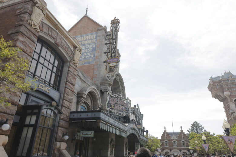 東京ディズニーシーのブロードウェイ・ミュージックシアターの外観