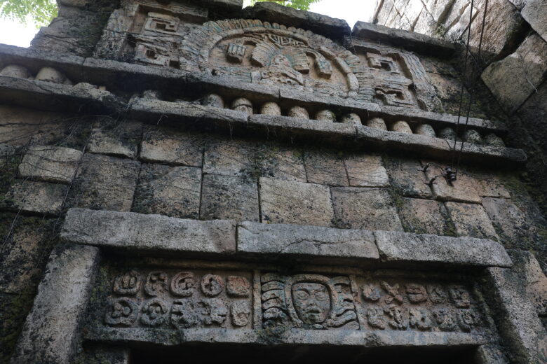インディ・ジョーンズ・アドベンチャーの神殿(クリスタルスカルの魔宮)