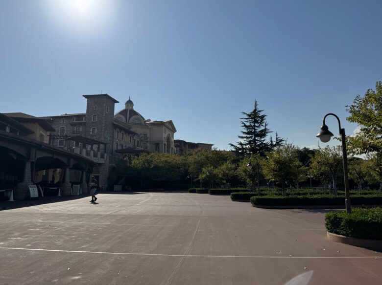 東京ディズニーシーのエントランス広場