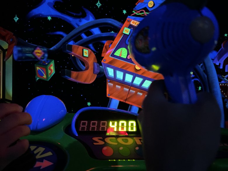 バズ・ライトイヤーのアストロブラスターのブラスターとスコア表示
