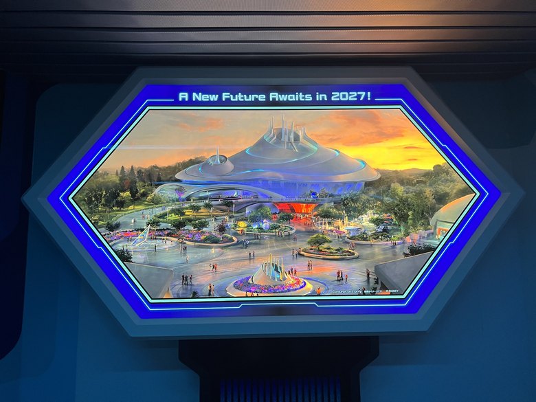 A New Future Awaits in 2027 と書かれたトゥモローランド再開発の構想イメージパネル