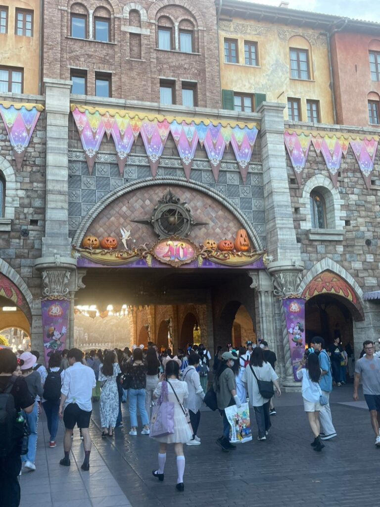 東京ディズニーシーのハロウィーン装飾(入口のパンプキン)