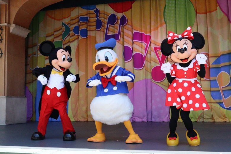 東京ディズニーランドのステージショーに登場するキャラクターたち