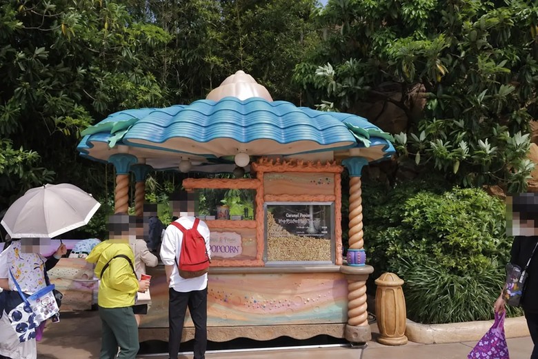 東京ディズニーシー マーメイドラグーンにある貝殻デザインのポップコーンワゴン